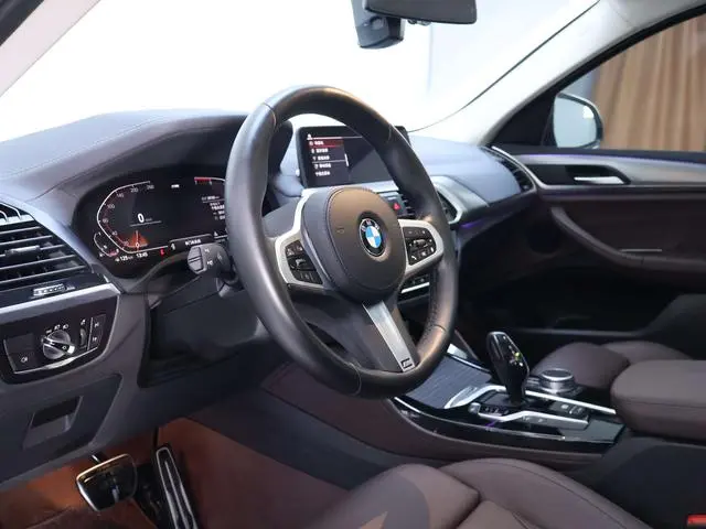 BMW BMW X4 xDrive25i M sports suit