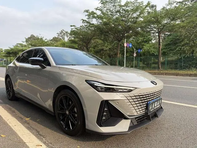 Changan Changan UNI-V 1.5T premium type