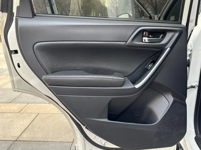 Subaru FORESTER Forester 2.0i Fashion Navigation Version