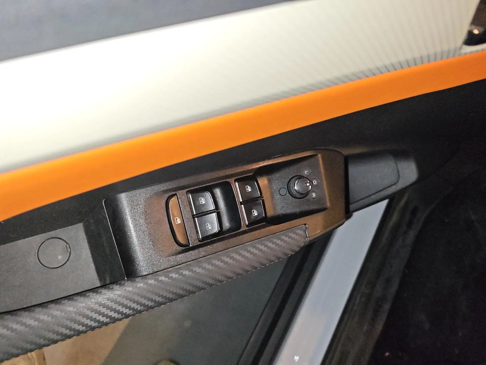 Dongfeng Fengshen Yi Hyun Mach version 1.5L automatic Wind Chasing version