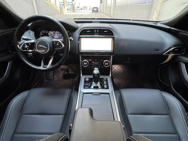 Jaguar Jaguar XEL 2.0T 200PS R-DYNAMIC Youth Sports Edition