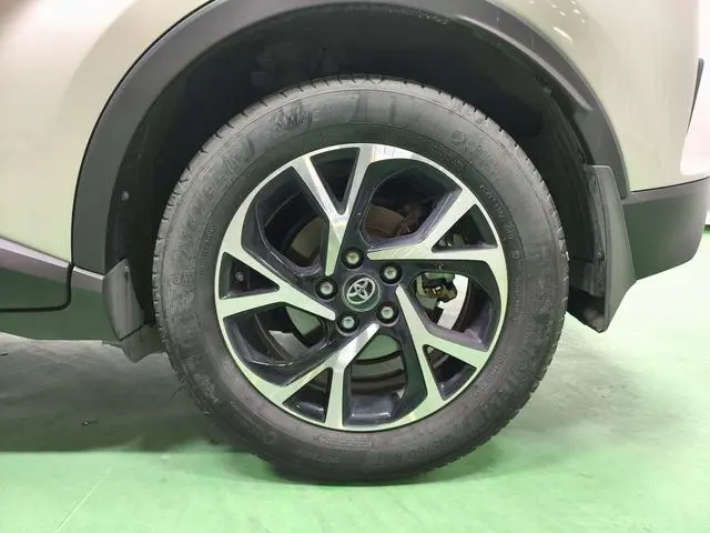 TOYOTA Toyota C-HR 2.0L Leading version