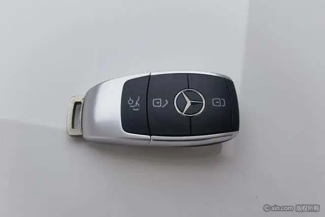 Mercedes-Benz Mercedes-Benz A-class Facelift A 180 L sports sedan