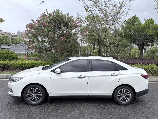 Venucia Qichen D60 1.6L XL CVT Zhilian Elite Edition (ISS)