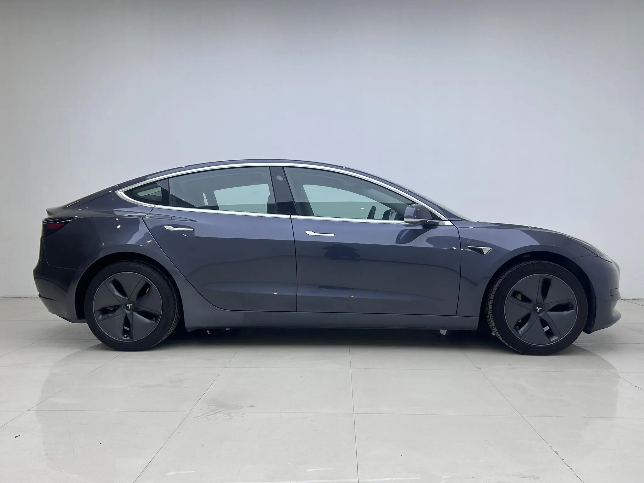 Tesla Model 3 Upgraded version of standard battery life rear drive