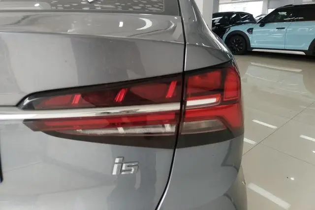 Roewe Roewe i5 1.5L CVT Diamond Edition