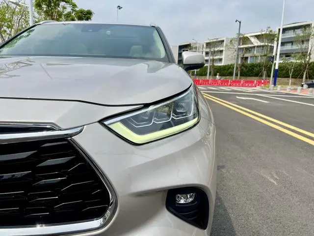 TOYOTA Highlander Dual-engine 2.5L four-wheel drive Extreme edition 7-seater