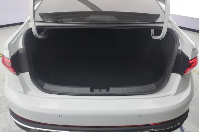 Volkswagen Sagitar 300TSI DSG Flying Edition