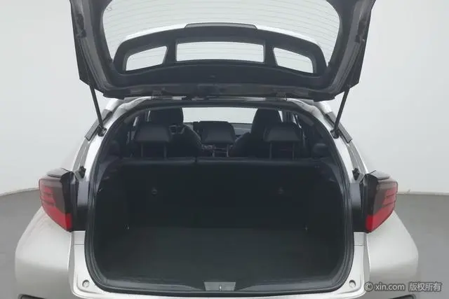 TOYOTA Toyota C-HR 2.0L Deluxe Edition