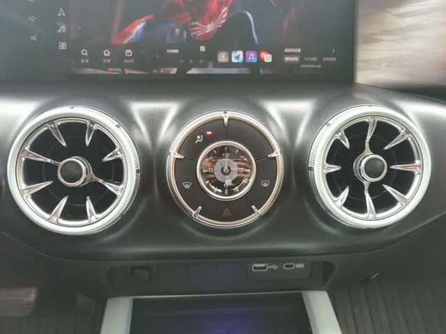 Tank Tank 300 City version 2.0T is very stylish