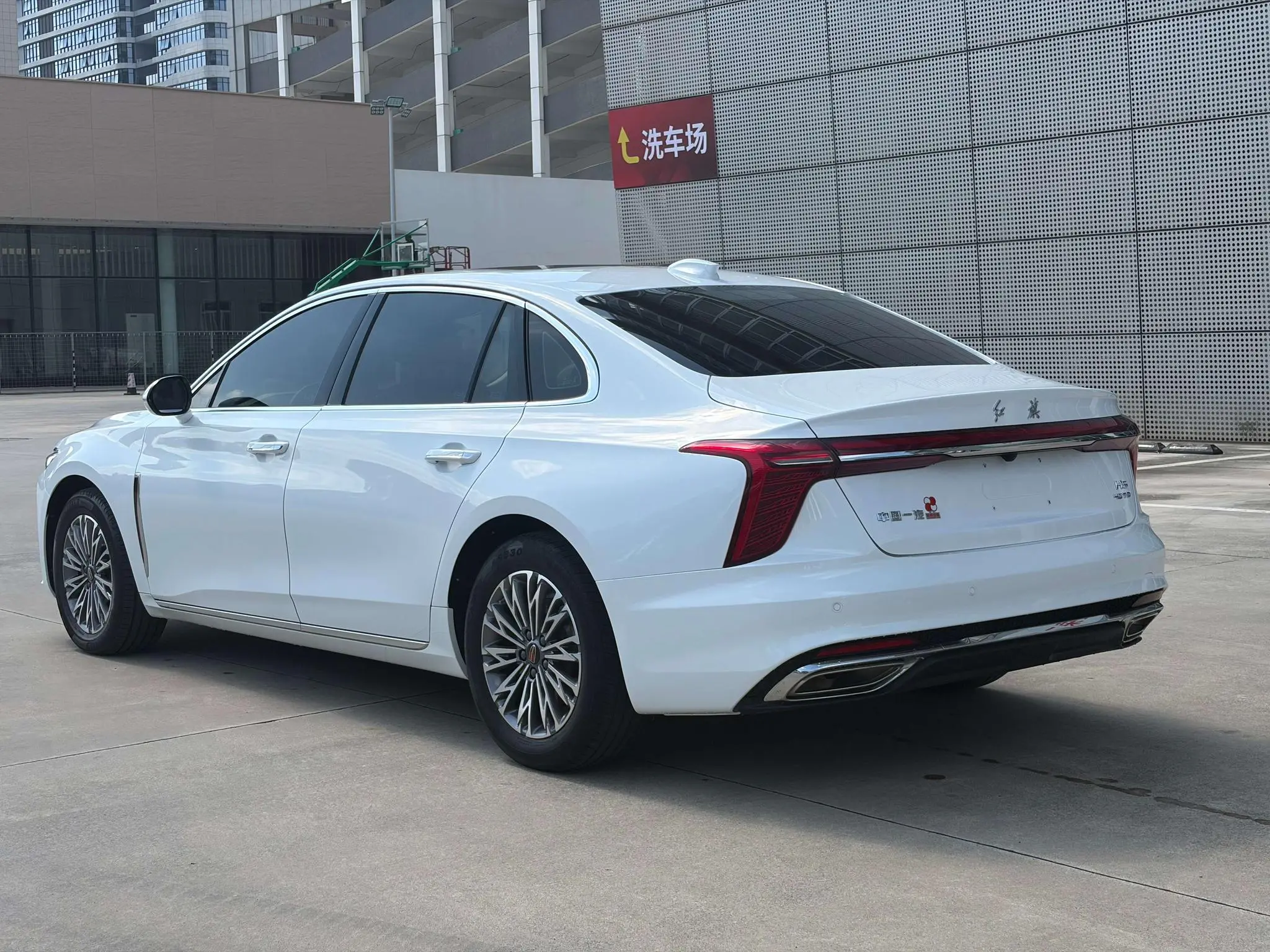 Hongqi Hongqi H5 2.0T Automatic Smart Union Flag Enjoy Edition