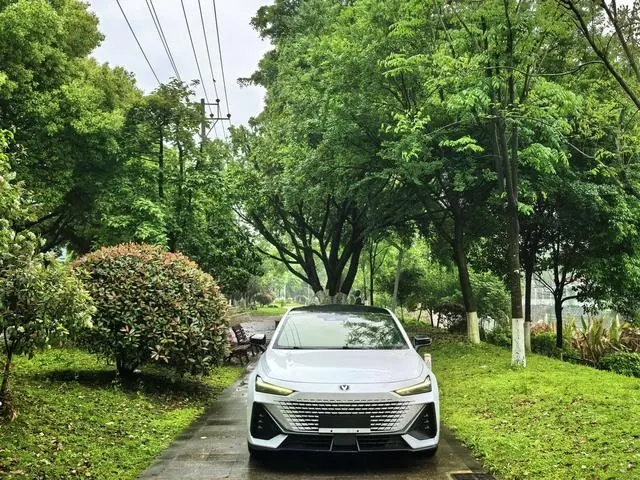Changan Changan UNI-V 1.5T premium type