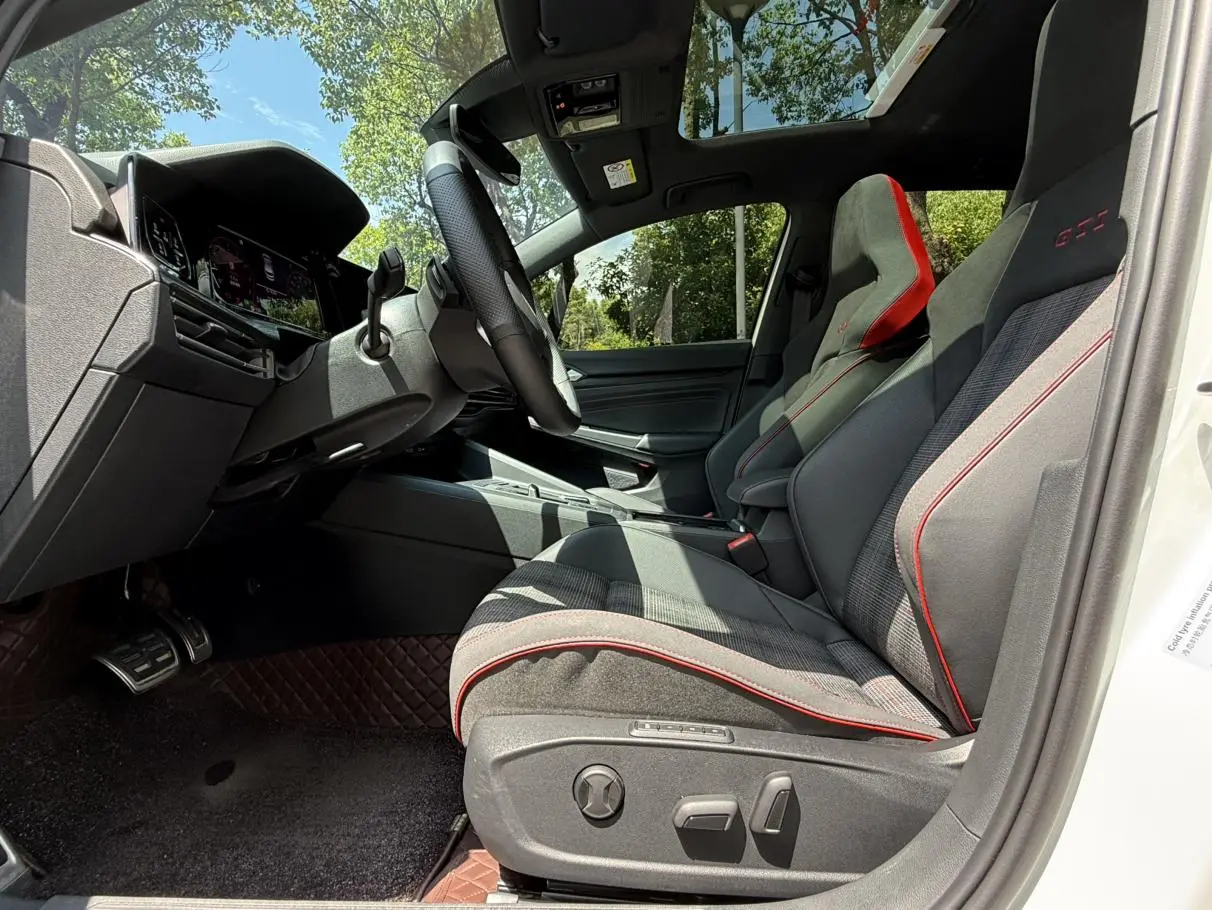 Volkswagen Golf GTI 380TSI DSG GTI