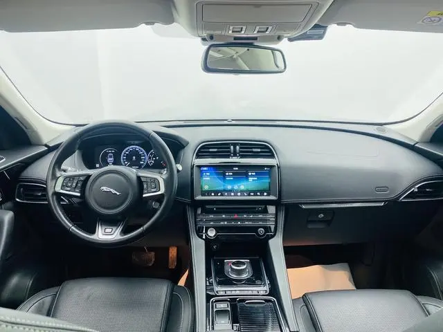 Jaguar Jaguar F-PACE 2.0T four-wheel drive R-Sport sports version