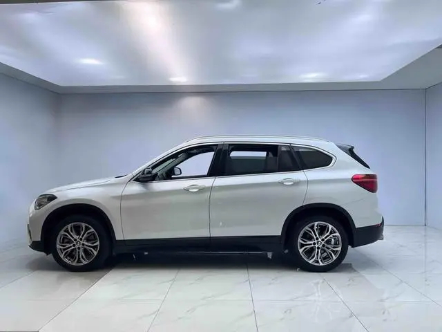 BMW BMW X1 sDrive20Li leading type