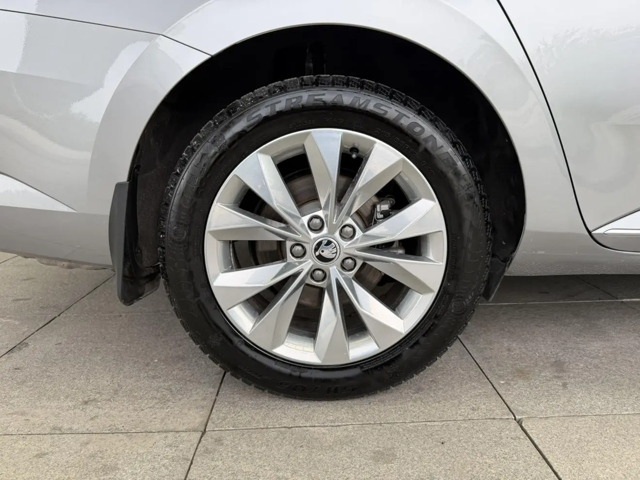 Skoda Speed pie Facelifted ZI330 DSG Comfort Edition