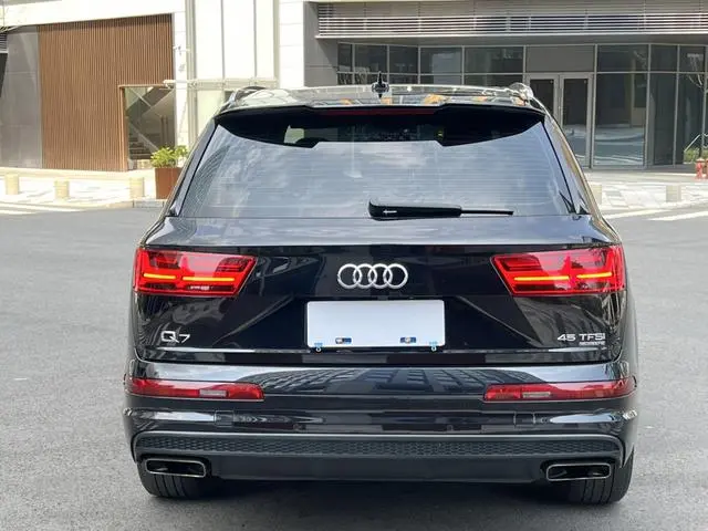 Audi Audi Q7 45 TFSI S line sporty