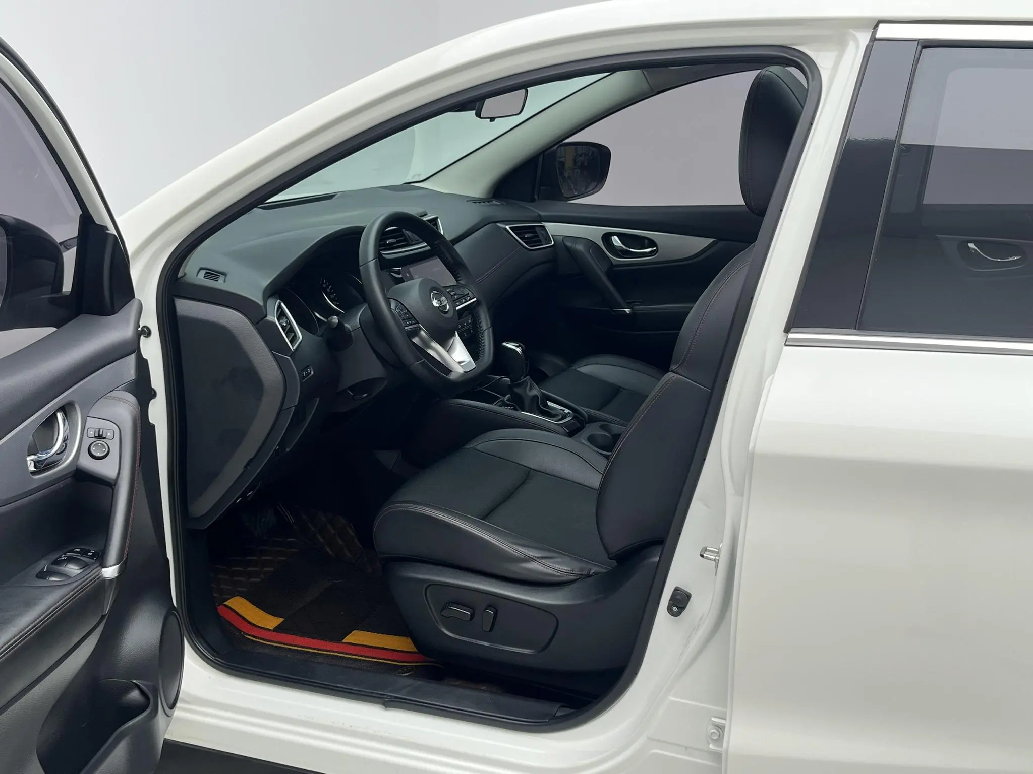 Nissan Qashqai 2.0L CVT Deluxe Edition