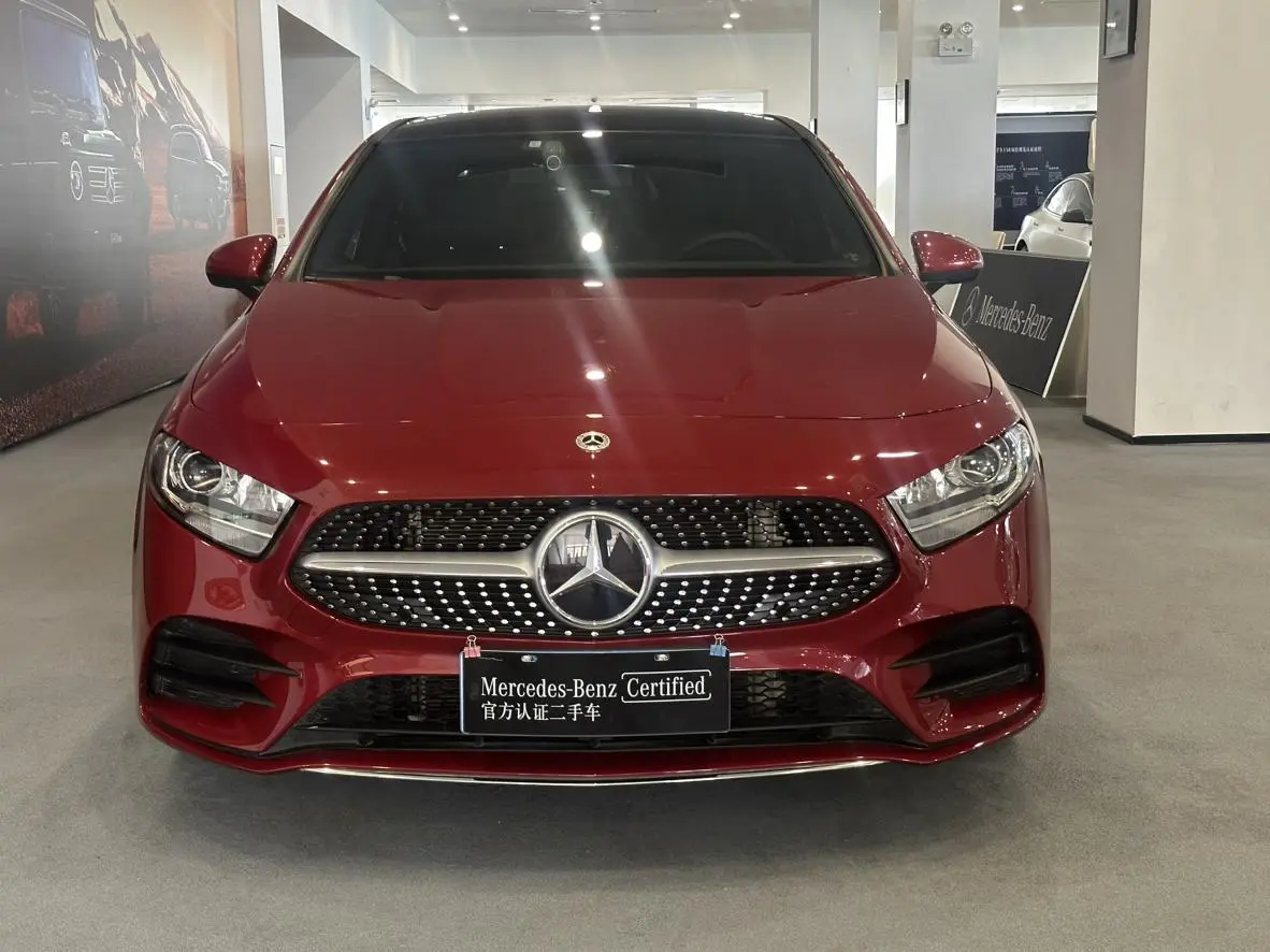 Mercedes-Benz Mercedes-Benz A-class Facelift A 180 L sports sedan