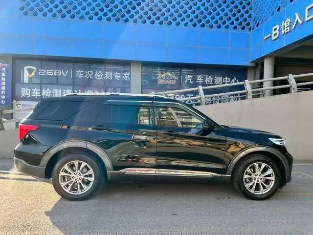 Ford Explorer EcoBoost 285 four-wheel drive fashion version 6 seats