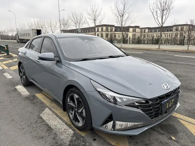 Hyundai Elantra 1.5L CVT LUX Premium Edition