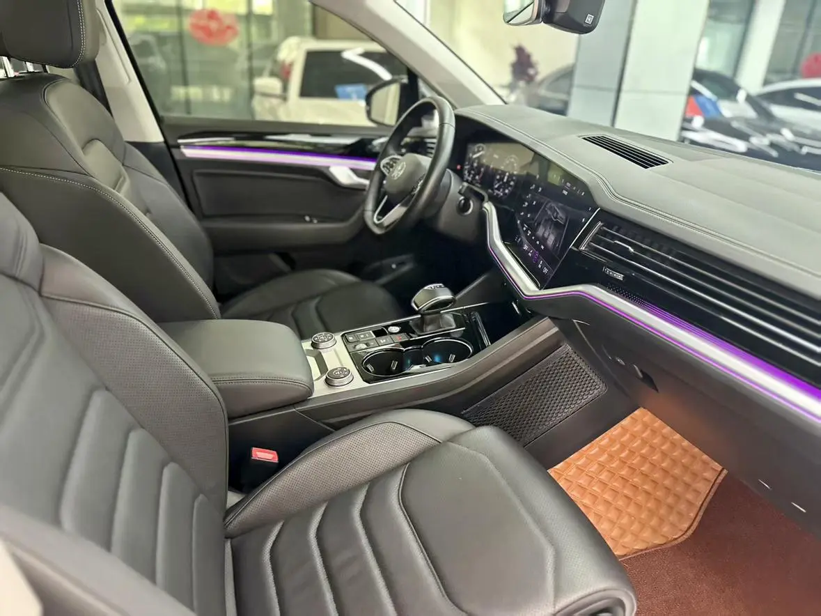 Volkswagen Touareg 3.0 TSI Ruixiang Edition Classic Sports Suit