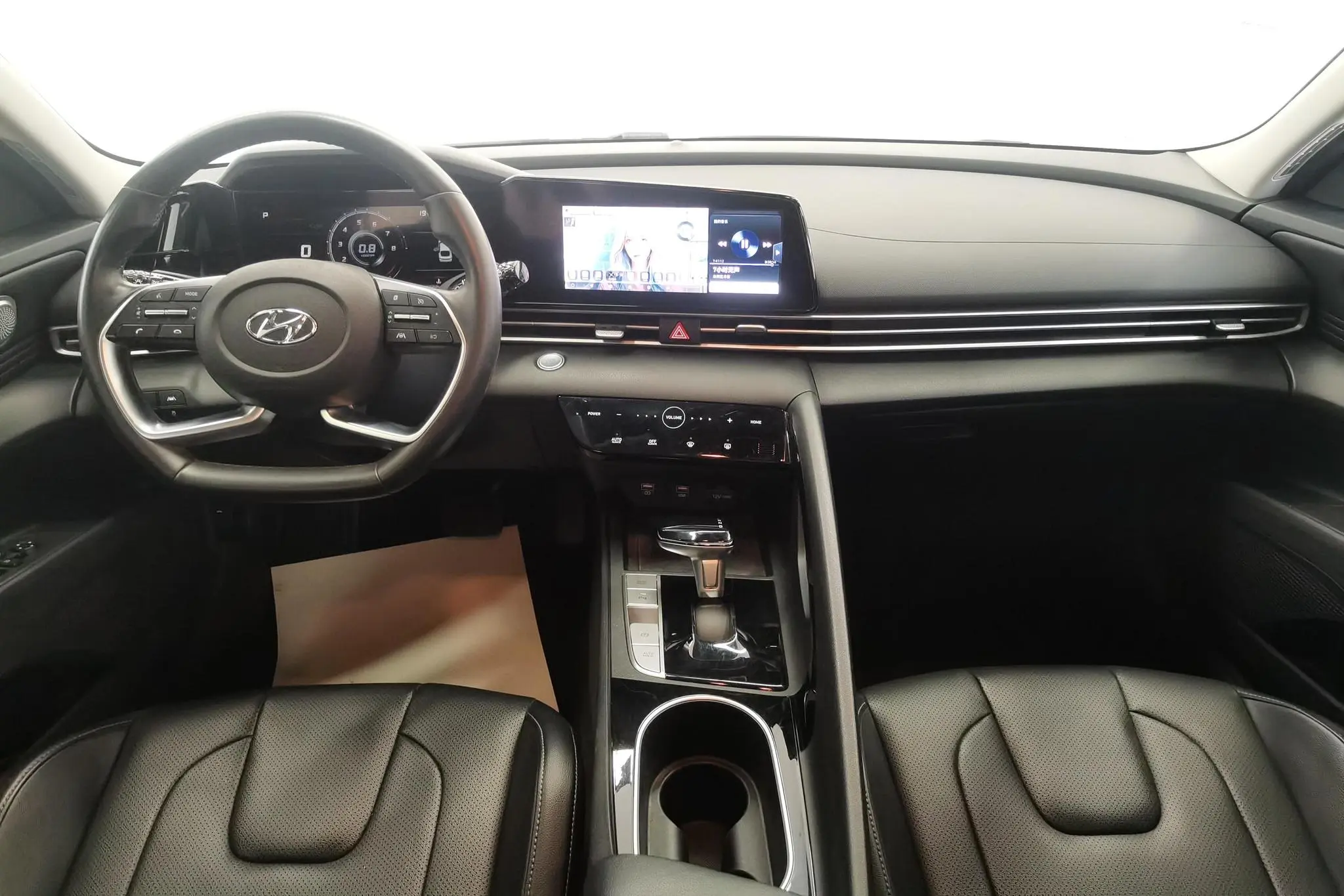 Hyundai Elantra 1.5L CVT LUX Premium Edition