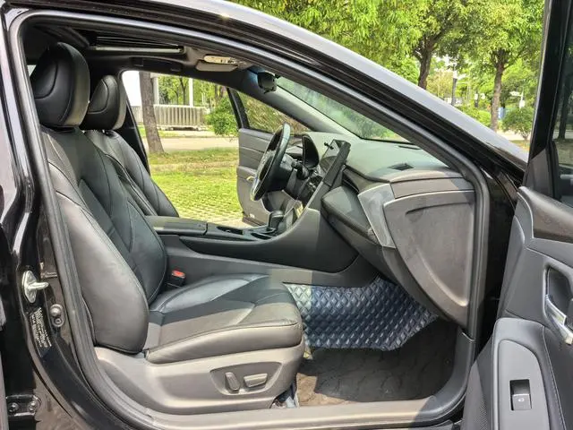TOYOTA Asian dragon 2.0L XLE Premium Edition