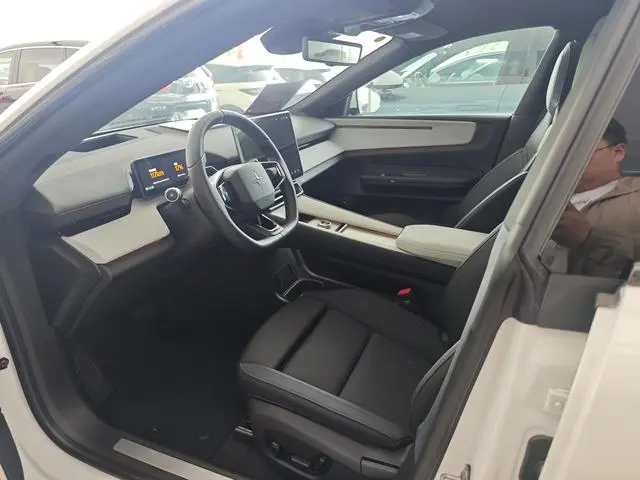 Polestar Polestar 4 Single motor standard battery life PLUS dual star connected version