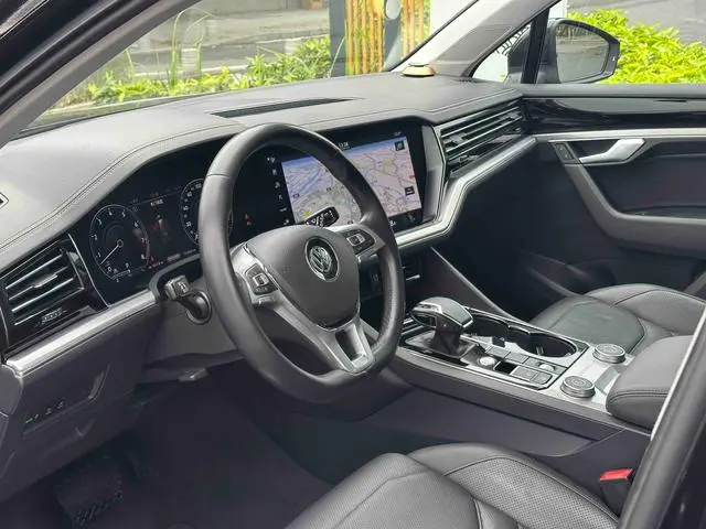 Volkswagen Touareg 3.0 TSI Sharp Front Version Country V