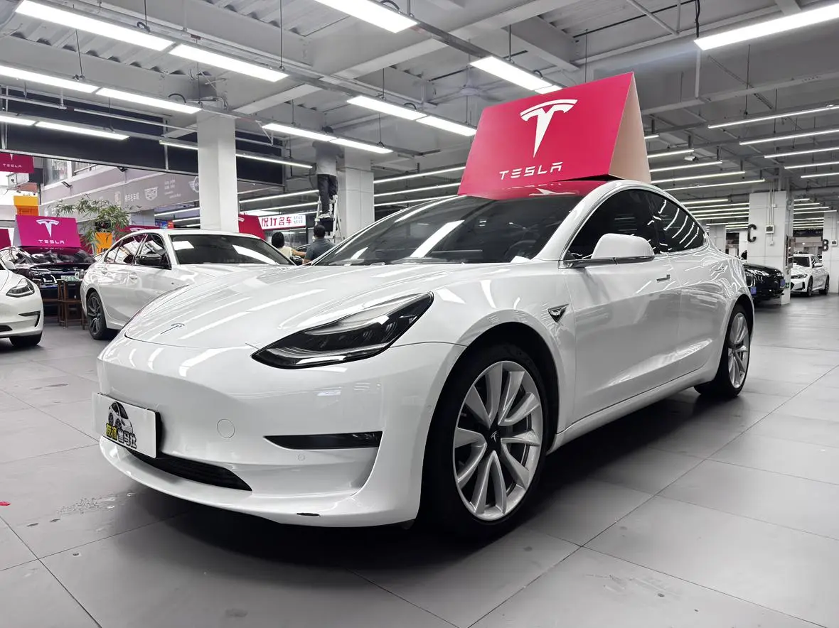 Tesla Model 3 Long battery life, rear-wheel drive version