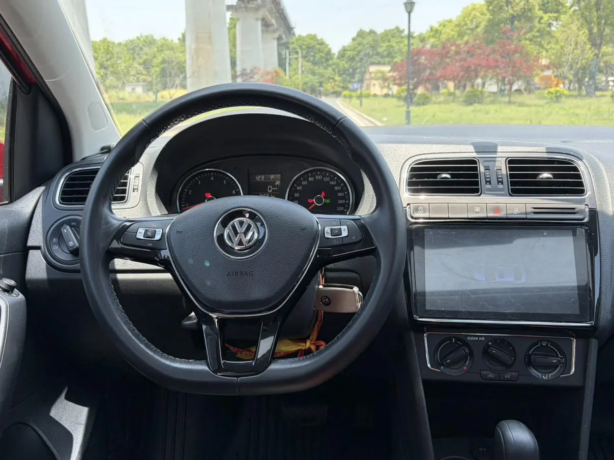 Volkswagen Polo 1.5L automatic security type