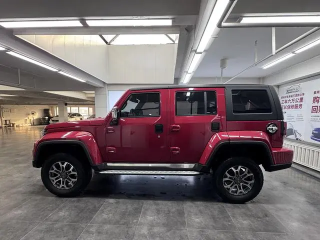 Beijing Beijing off-road BJ40 2.0T automatic four-wheel drive City Hunter edition knight type