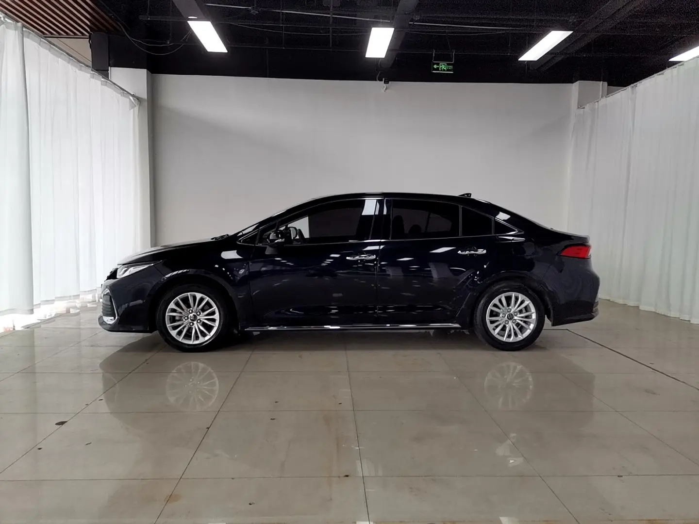 TOYOTA Asian lion 2.0L Premium Edition