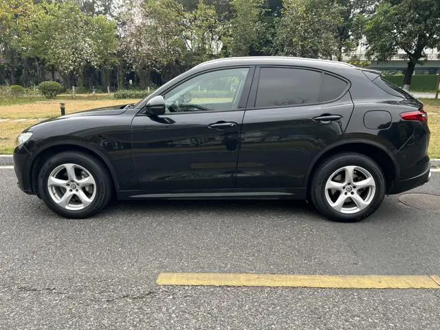 Alfa Romeo Stelvio 2.0T 200HP Elite Edition