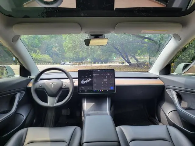 Tesla Model 3 Upgraded version of standard battery life rear drive