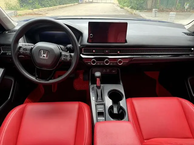 Honda Civic 240TURBO CVT Momentum Edition