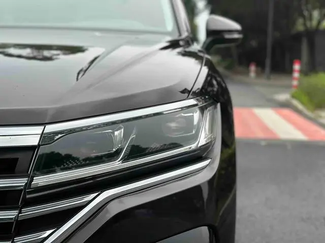 Volkswagen Touareg 3.0 TSI Sharp Front Version Country V