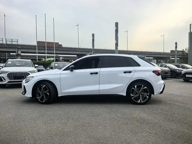 Audi Audi A3 Sportback 35 TFSI Flying Spur Exclusive Type