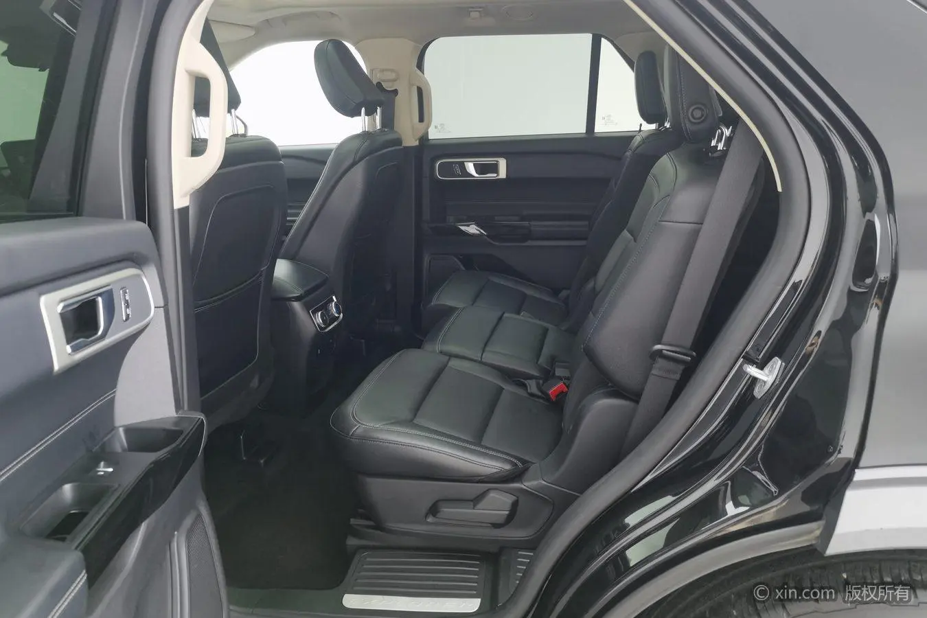 Ford Explorer EcoBoost 285 rear drive Fashion Edition 7 seats