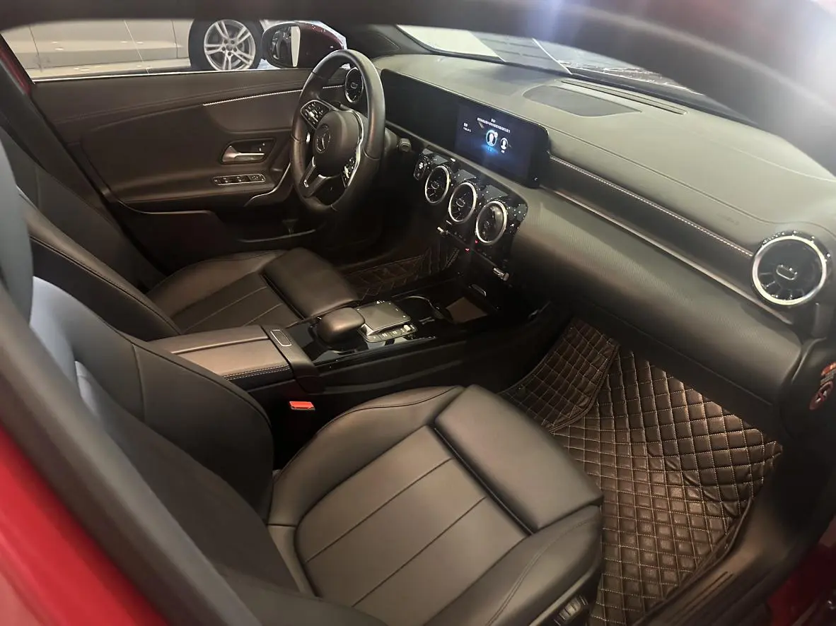 Mercedes-Benz Mercedes-Benz A-class Facelift A 180 L sports sedan