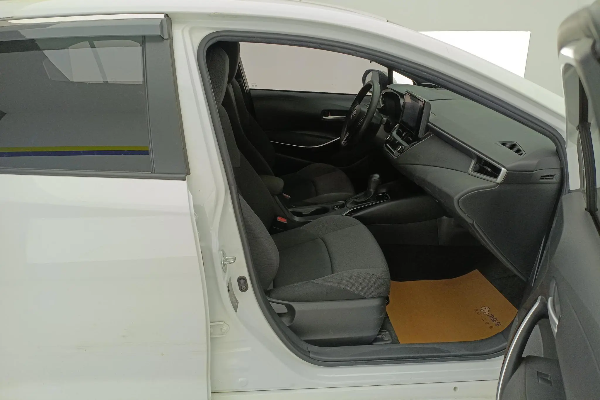 TOYOTA Lei Ling Dual engine 1.8H E-CVT Leading version