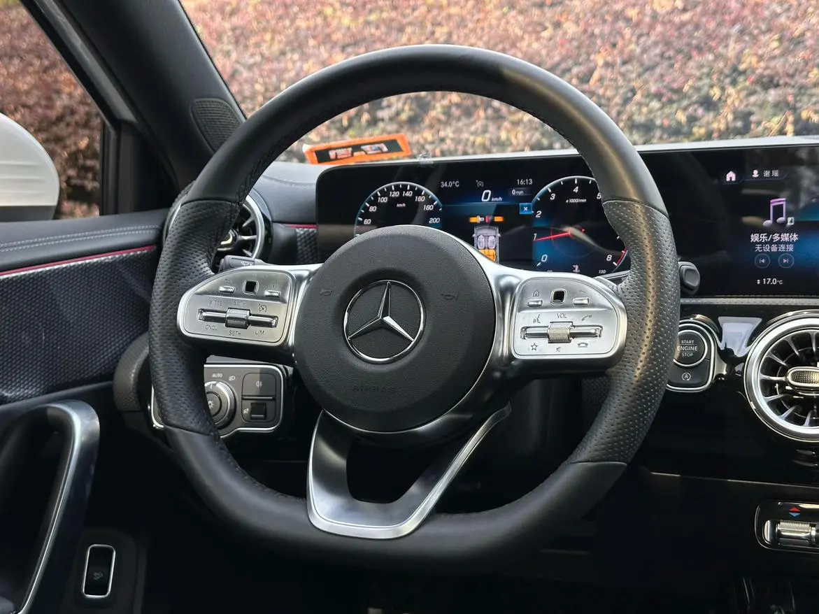 Mercedes-Benz Mercedes-Benz A-class A 200 L sports sedan fashion Version