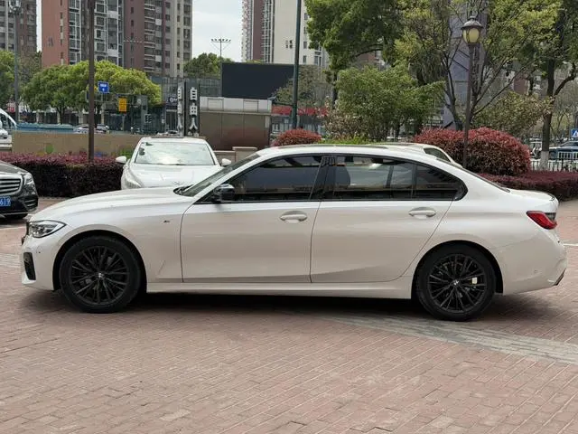 BMW BMW 3 Series Facelift 325Li M sports suit