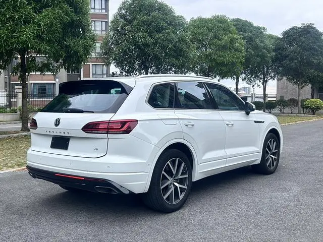 Volkswagen Touareg 3.0 TSI Sharp Front Version Country V