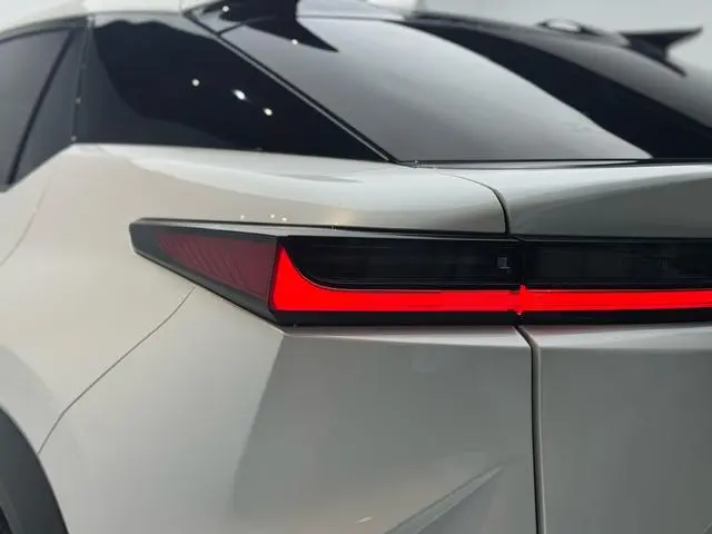 Lexus Lexus RZ 450e DIRECT4 Indulgent Edition