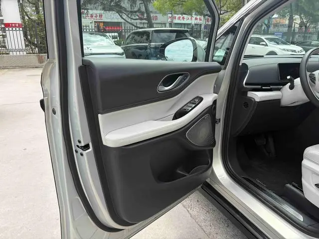 VOYAH Lantu Dreamer PHEV Four-wheel drive flagship dry version