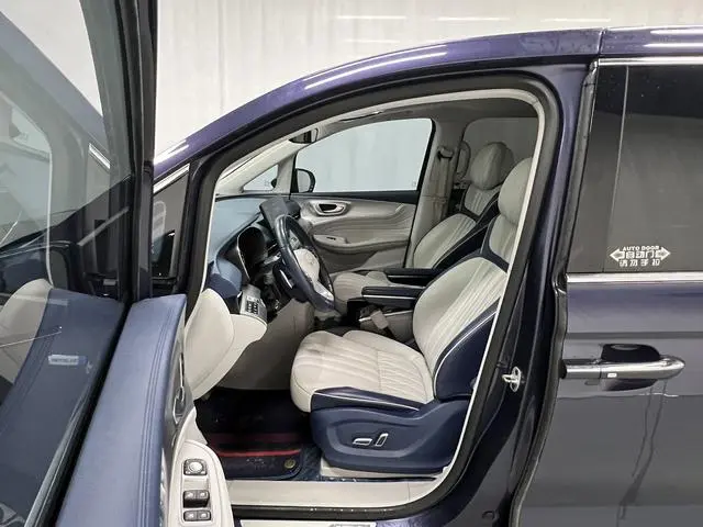 Roewe Roewe iMAX8 400TGI Supreme Series Premium Edition