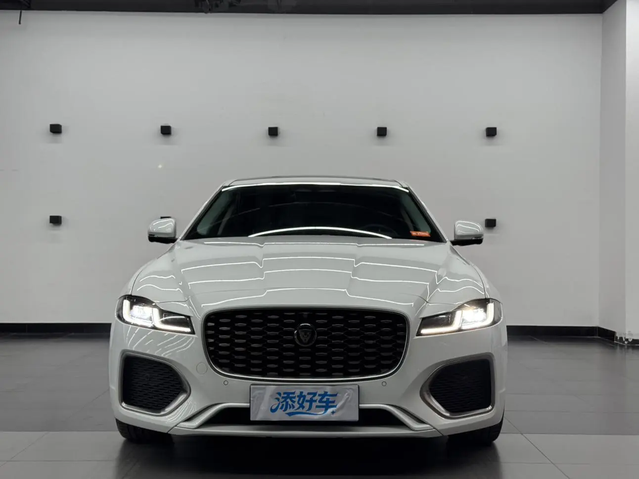 Jaguar Jaguar XFL 2.0T P200 two-wheel drive Elite Deluxe Edition