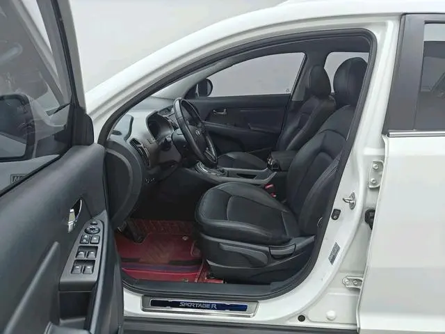 Kia Smart running 2.0L automatic two-wheel drive version DLX